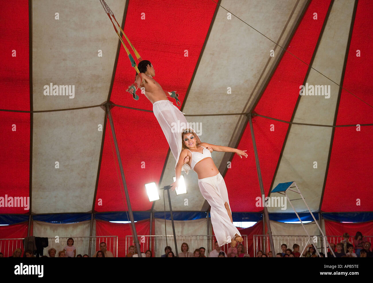 Trapeze and high wire performers hi-res stock photography and images ...