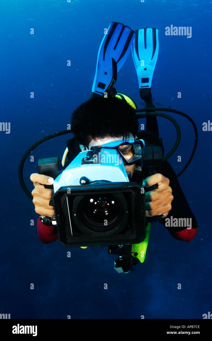 Underwater cameraman shooting straight into camera Stock Photo Alamy