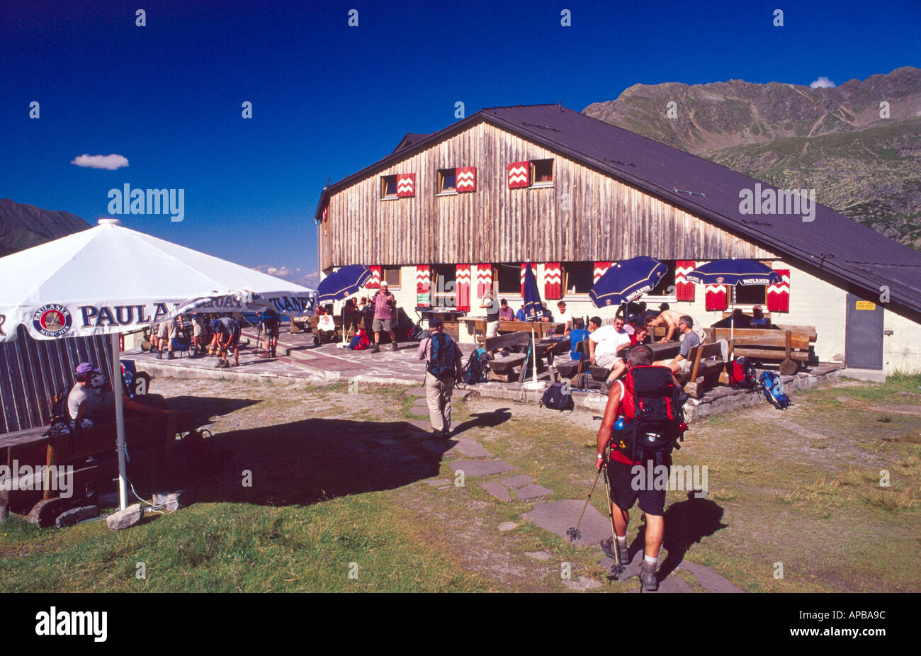 Walkers enjoying a sunny afternoon at the Sulzenau hut, Stubai Hohenweg walking route, Tirol, Austria Stock Photo