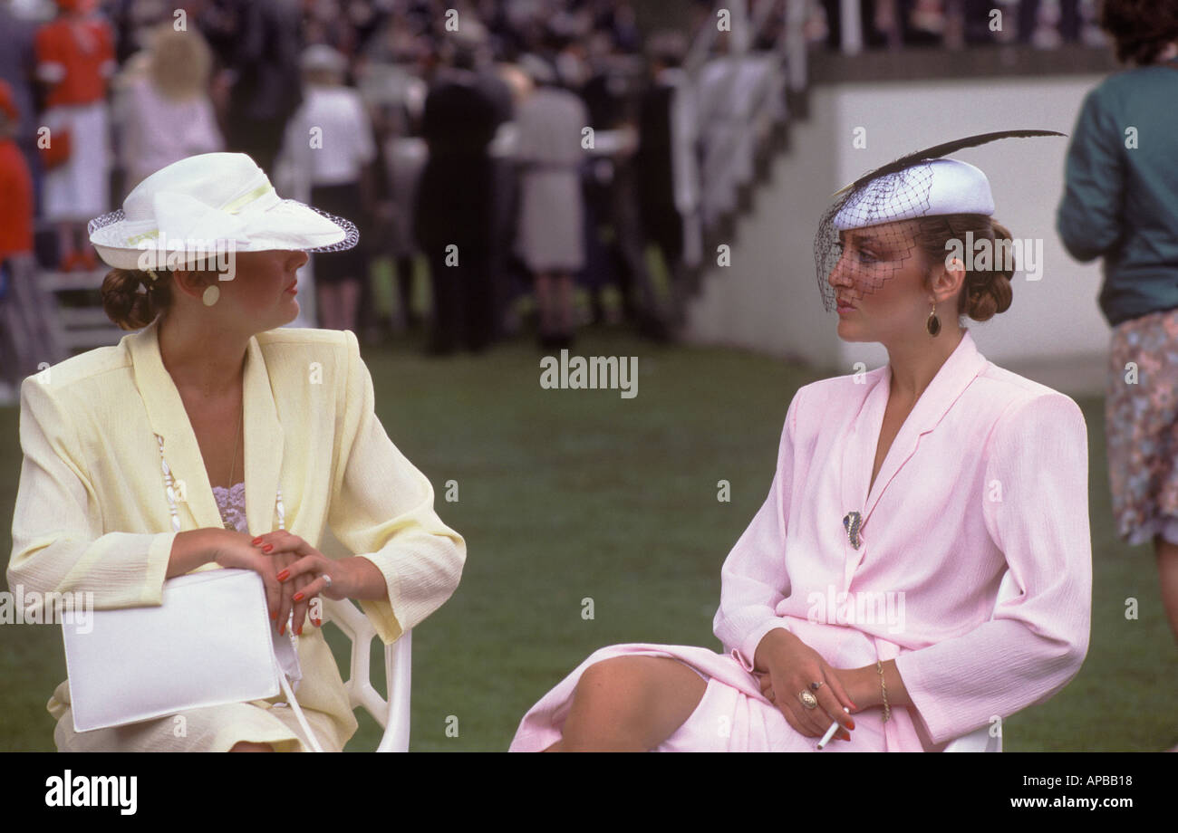 Power Dressing 1980s fashion UK. Ladies Day Royal Ascot shoulder pads, hat  with veil Berkshire. Fashionable England 1985 HOMER SYKES Stock Photo -  Alamy