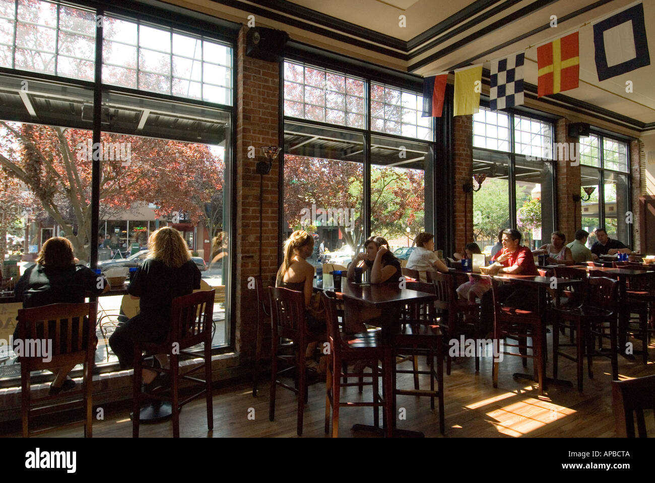 idaho-coeur-d-alene-colorful-downtown-people-in-restaurant-looking-out