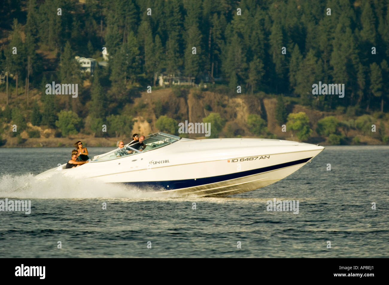 IDAHO SPEED BOAT MOTORING ON COEUR D ALENE LAKE Stock Photo