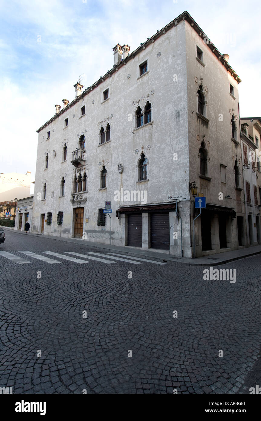 Venetian palace style hi-res stock photography and images - Alamy