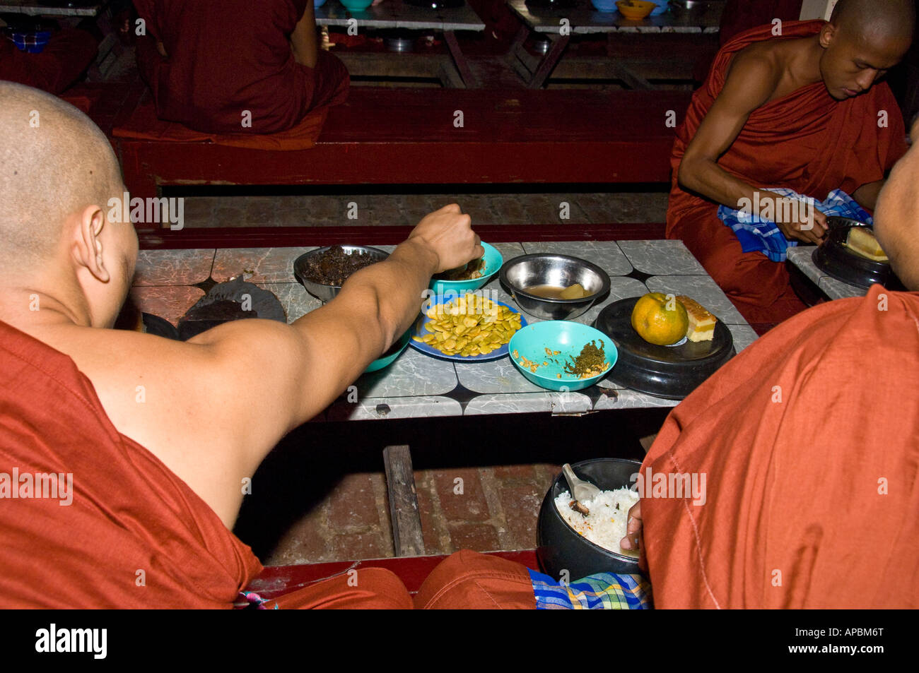 Novice monks eating lunch at Maha Gandhayon Kyaung Monastery in Amarapura Burma Stock Photo