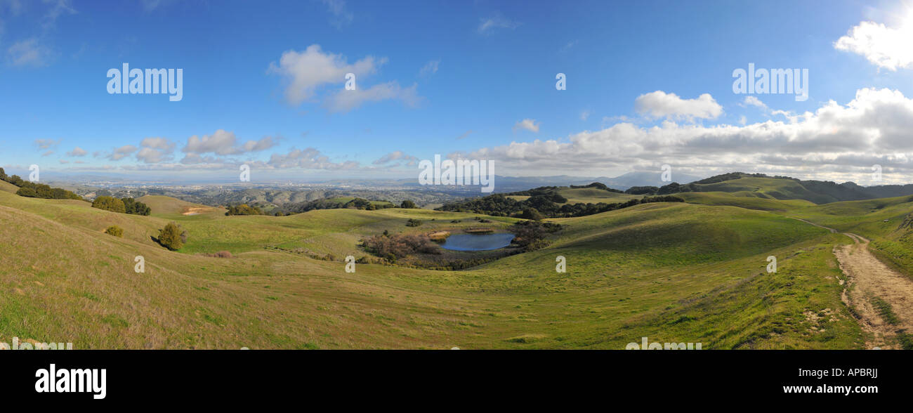 Green hills parklands hi-res stock photography and images - Alamy