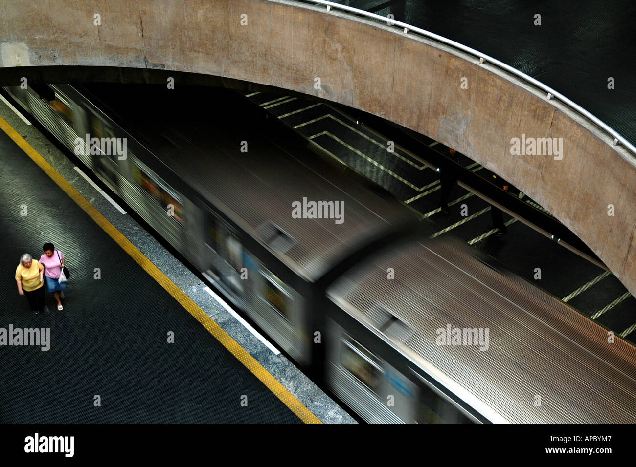 Departure of an Underground (Metro) at Praca da Sé station, São Paulo,  Brasil Stock Photo - Alamy