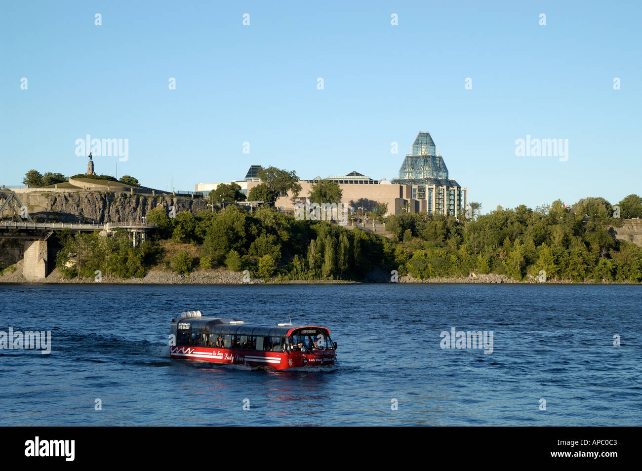 Amphibus on the Ottawa River near National Gallery of Canada museum Stock Photo
