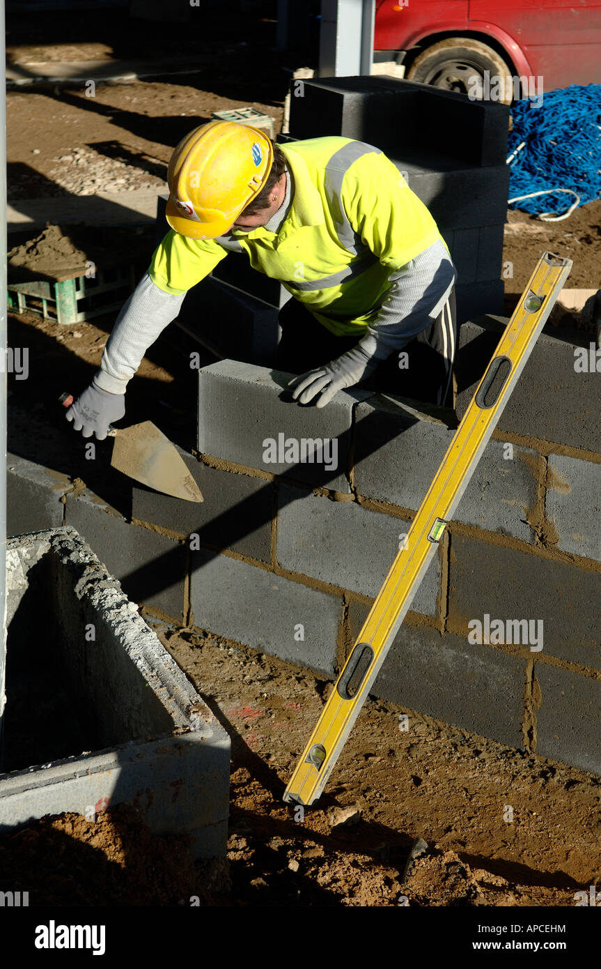 Construction worker building breeze block wall Stock Photo Alamy