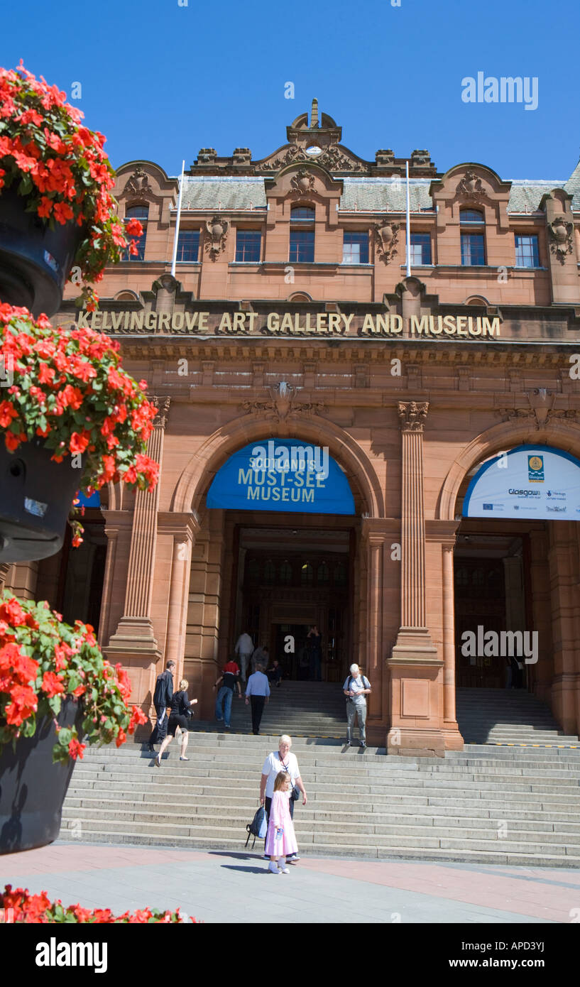 The kelvingrove art gallery and museum hi-res stock photography and ...