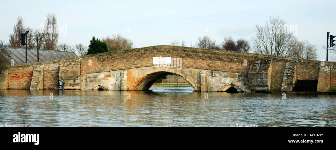 Medieval Bridge over the River Thurne at Potter Heigham, Norfolk, UK Stock Photo Alamy