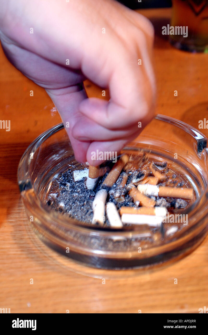 how to put out a cigarette without an ashtray Putting out cigarette hi-res stock photography and images