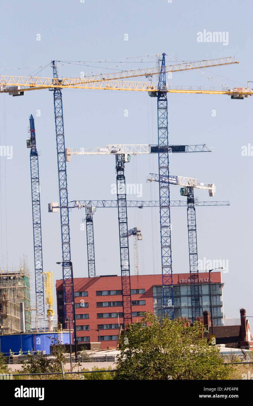Tall cranes hi-res stock photography and images - Alamy
