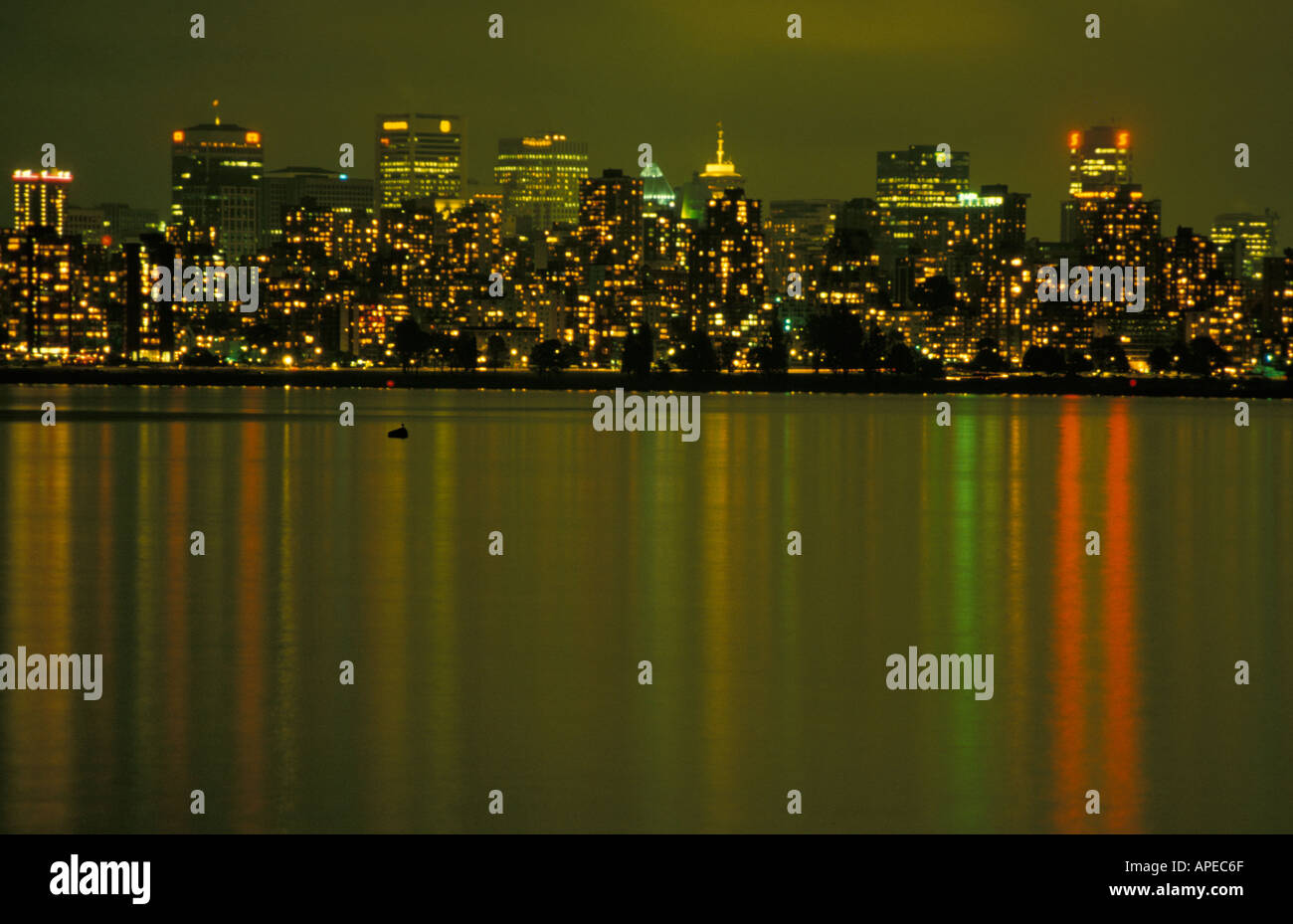Vancouver city skyline waterfront hi-res stock photography and images ...