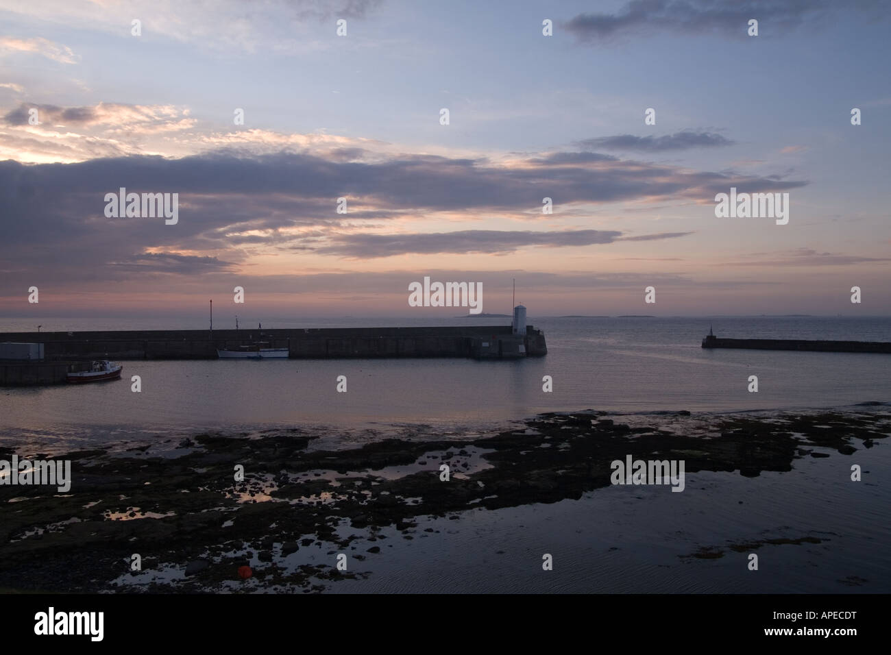 Seahouses northumberland harbour view hi-res stock photography and ...