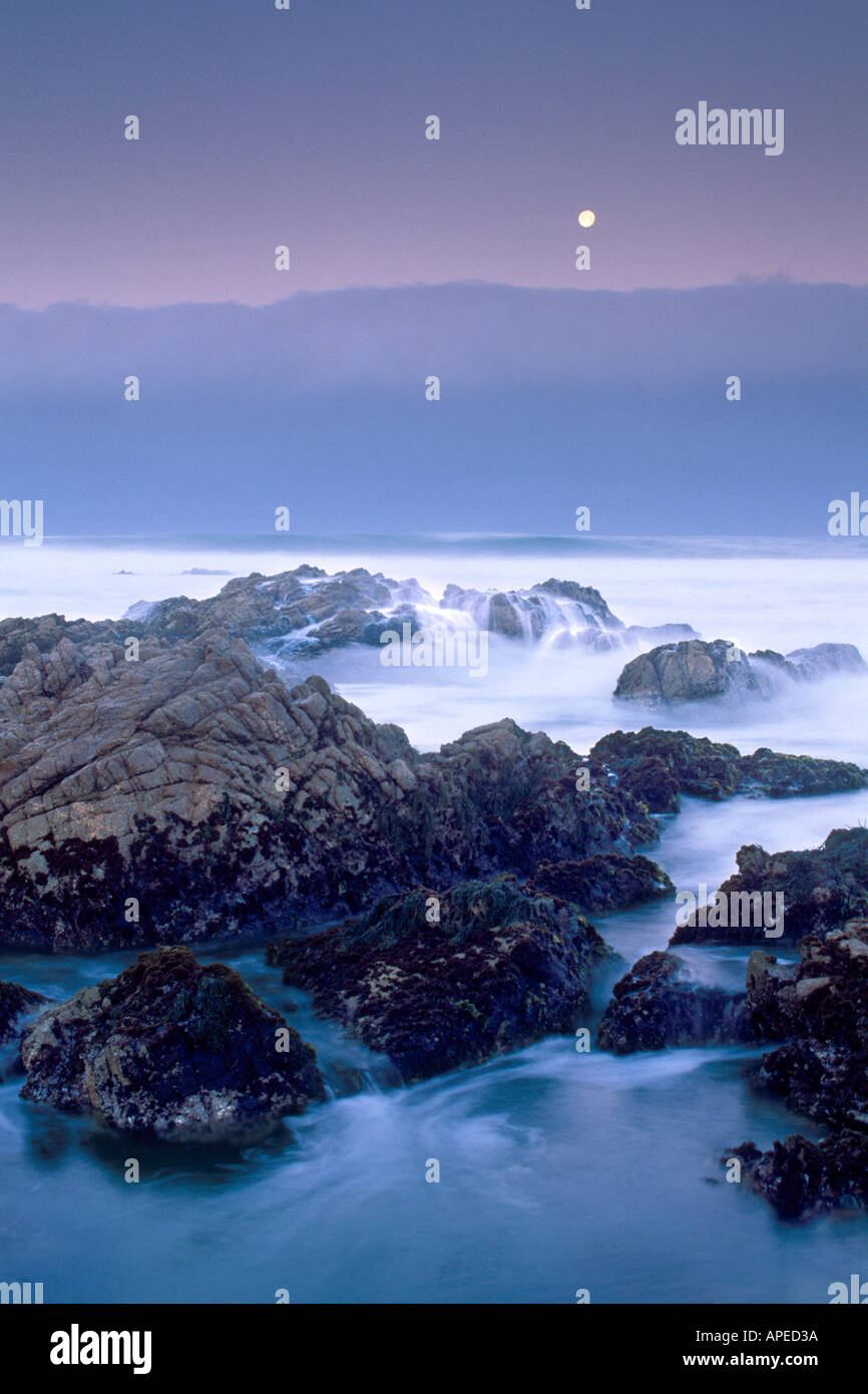 Moonset over pacific ocean hi-res stock photography and images - Alamy