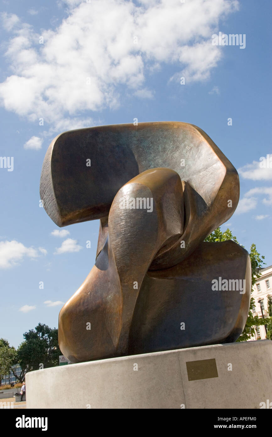 Bronze Statue Locking Piece 1963-4 By Henry Moore On Millbank Near The 