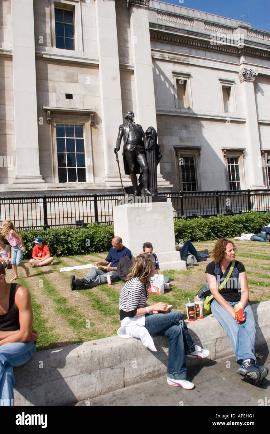 Statue of washington in trafalgar square london gb uk hires