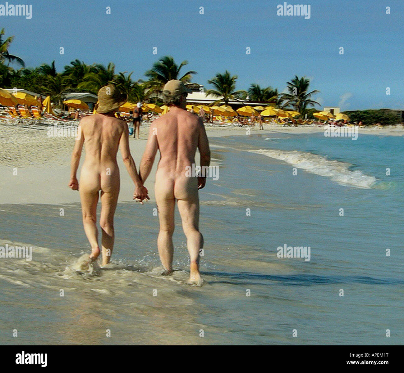 walking nude 