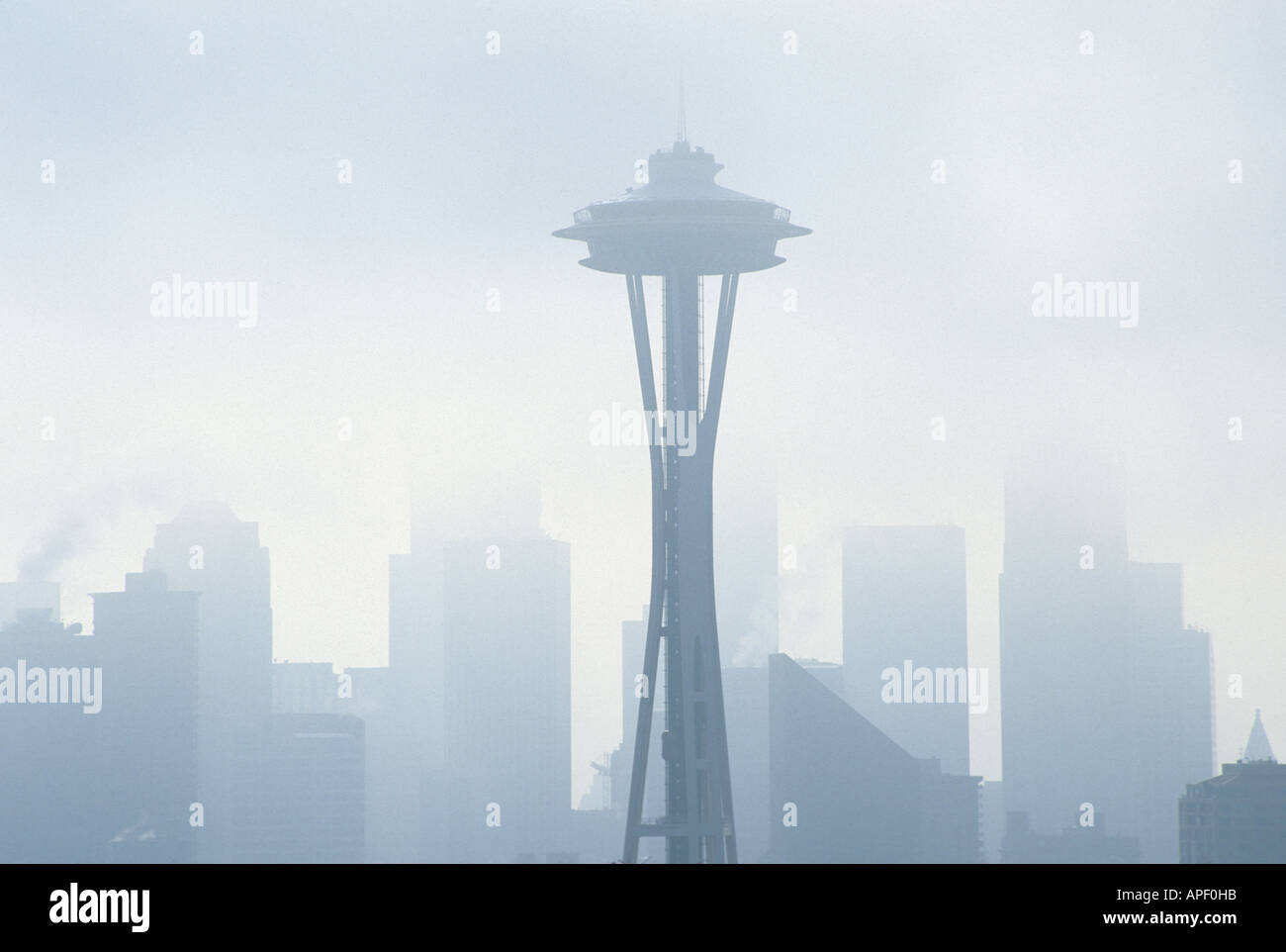 Space needle in fog seattle hi-res stock photography and images - Alamy
