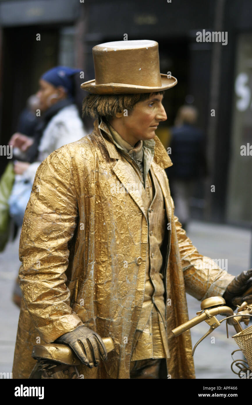 Street performer human statue gold male top hat Stock Photo Alamy