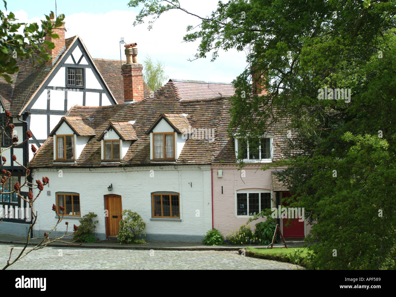 Typical English Cottage In Warwick Warwickshire England United