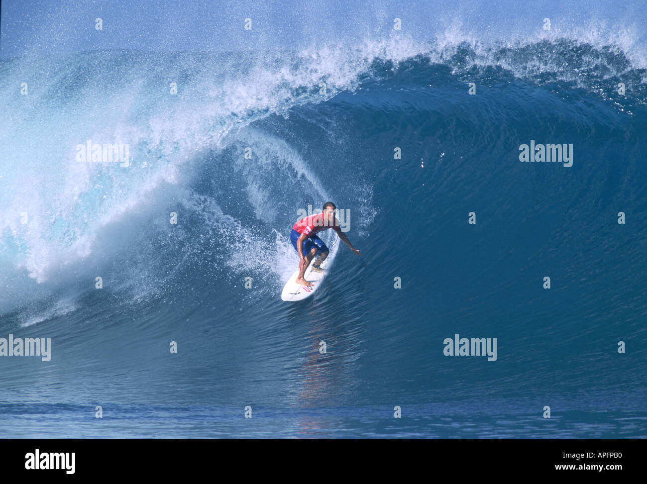 Pipeline surfing action hawaii hi-res stock photography and images - Alamy