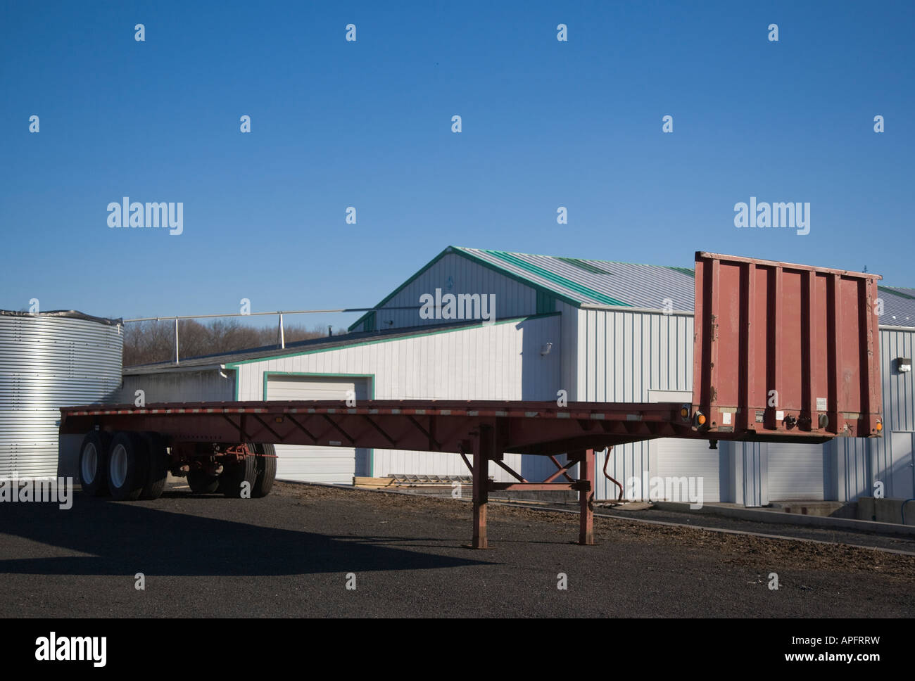 Empty flatbed trailer by a warehouse Stock Photo Alamy