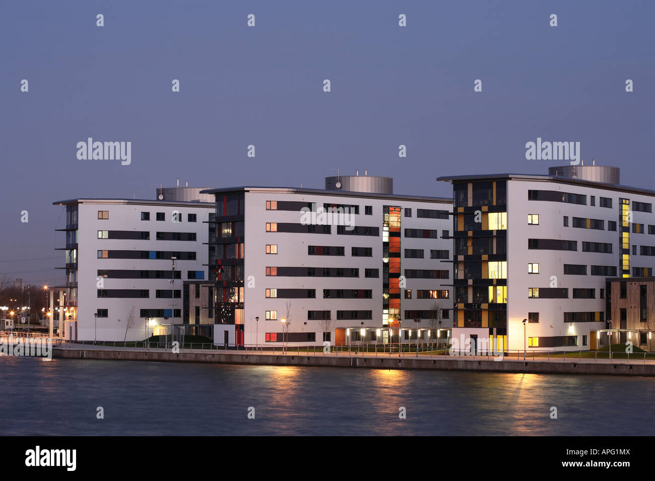 university of east london docklands campus