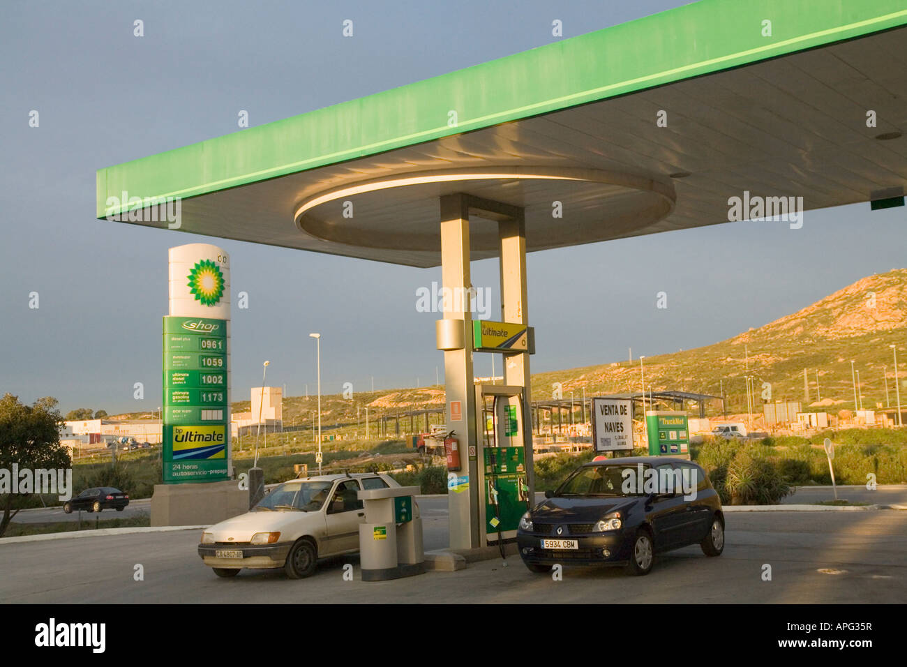 Linea de autos hires stock photography and images Alamy