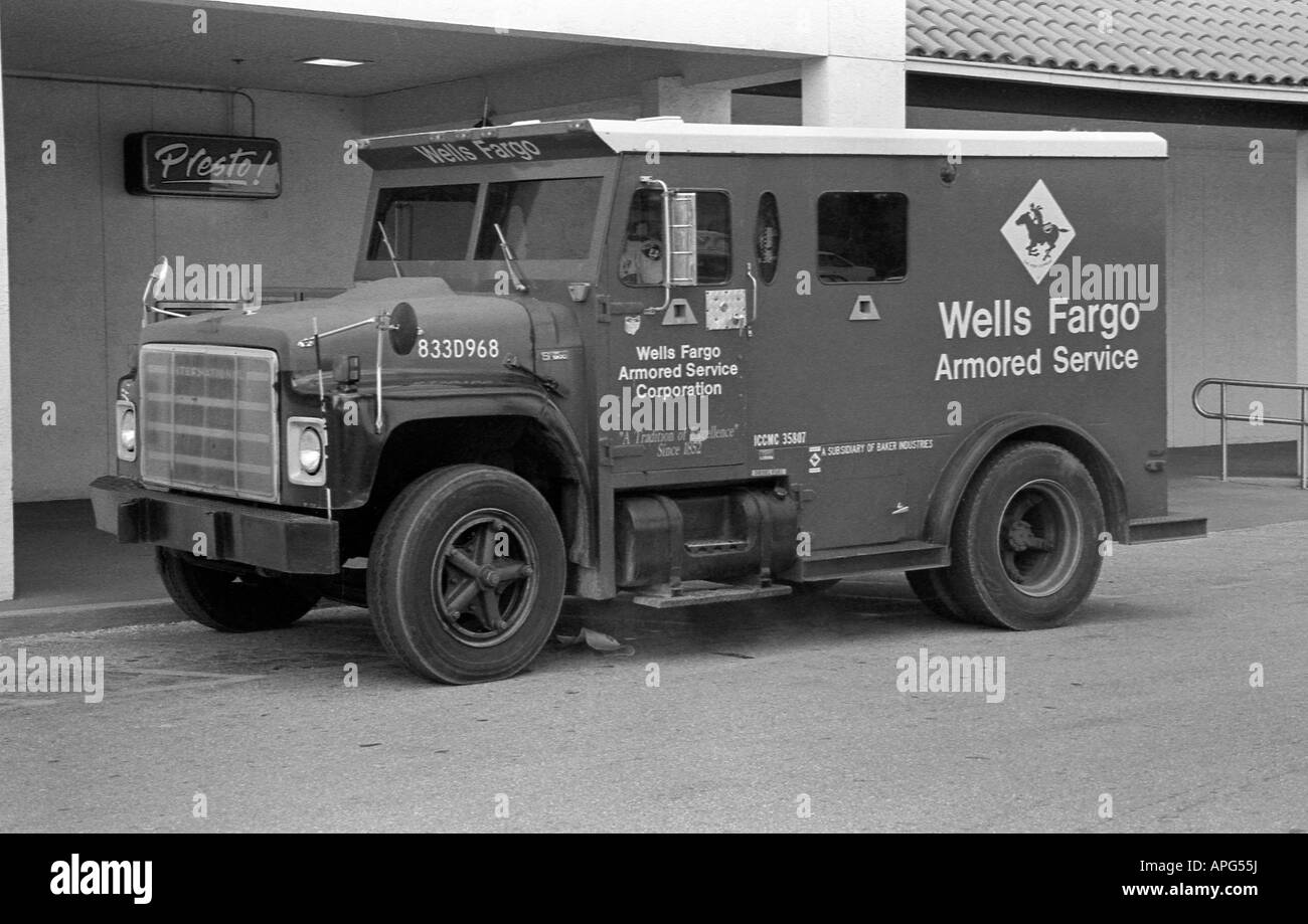 Wells Fargo armoured delivery and collection truck in Orlando. Stock Photo