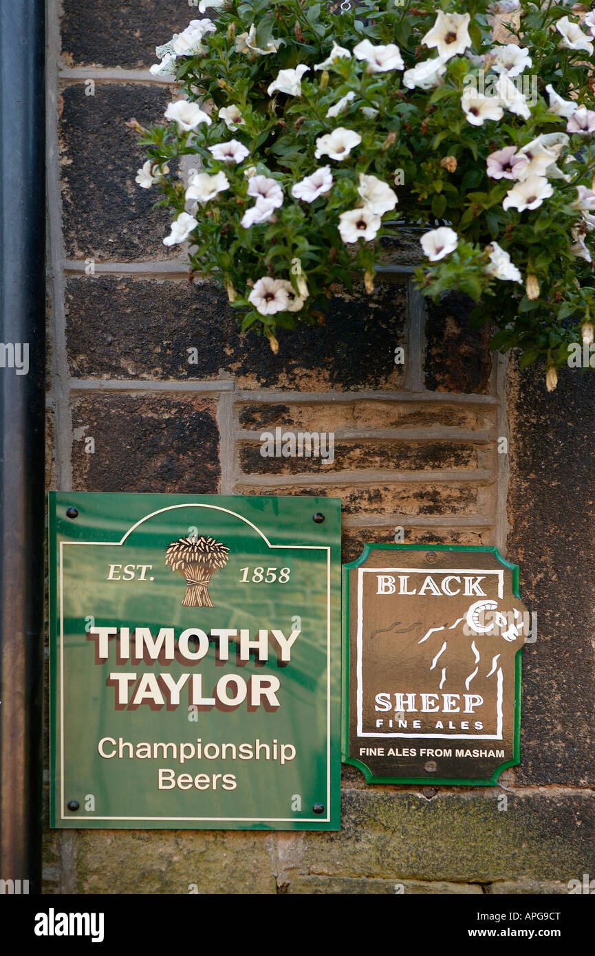 TIMOTHY TAYLOR BEER SIGN ON PUBLIC HOUSE HEPWORTH VILLAGE YORKSHIRE ENGLAND Stock Photo