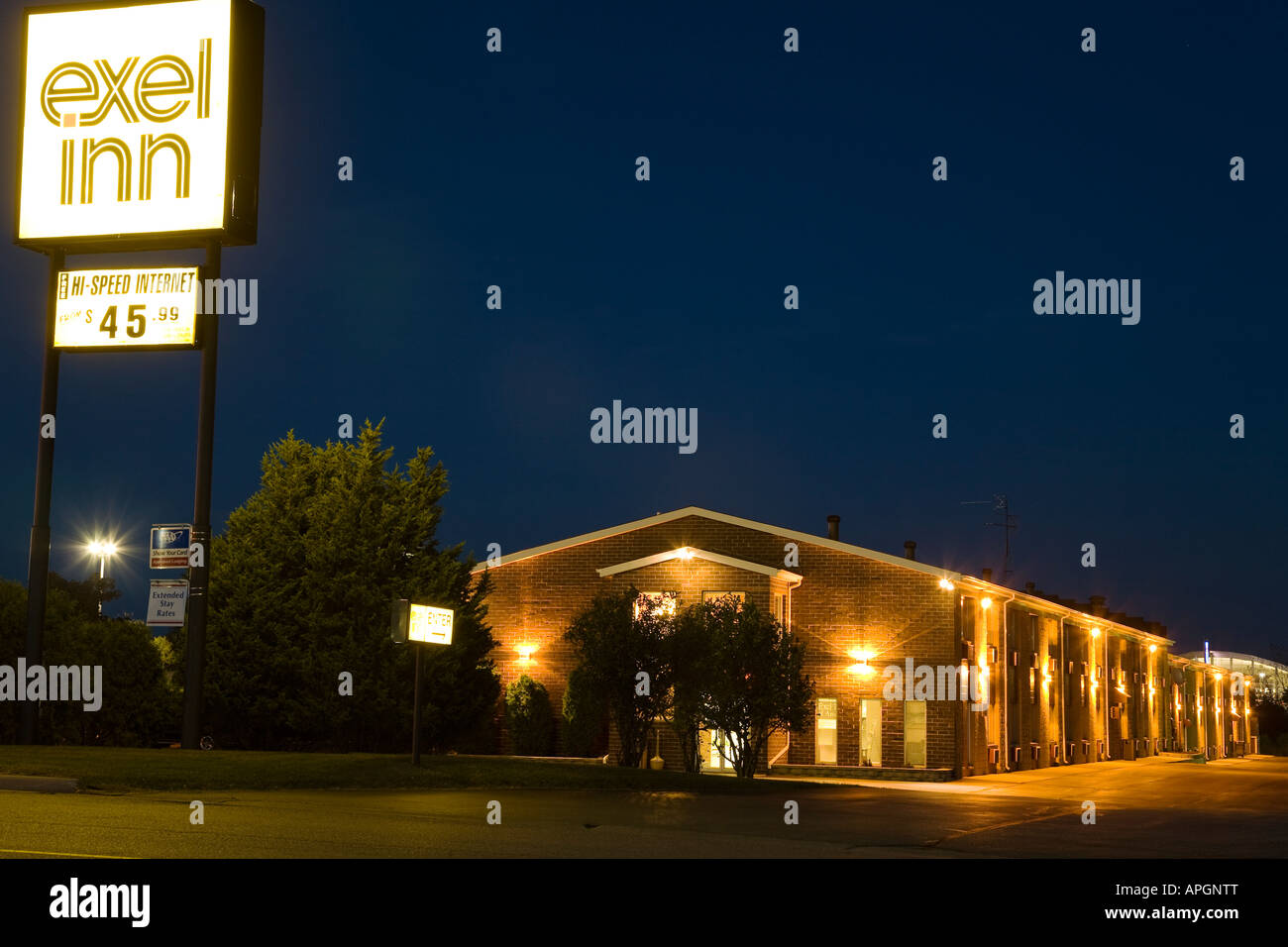 ILLINOIS Rockford Excel Inn motel building and sign at night lighted exterior Stock Photo