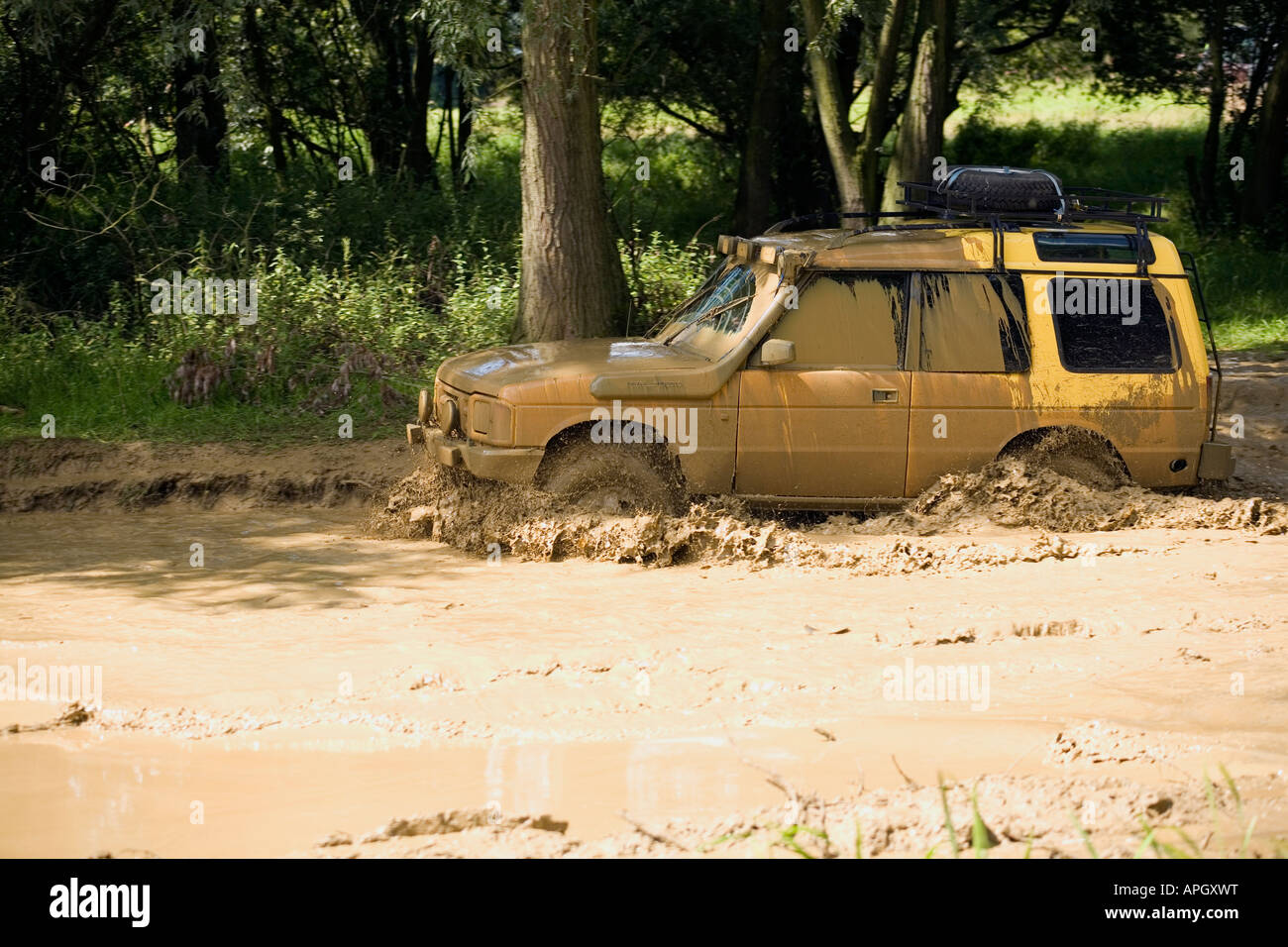 Landrover Discovery going through deep mud Stock Photo