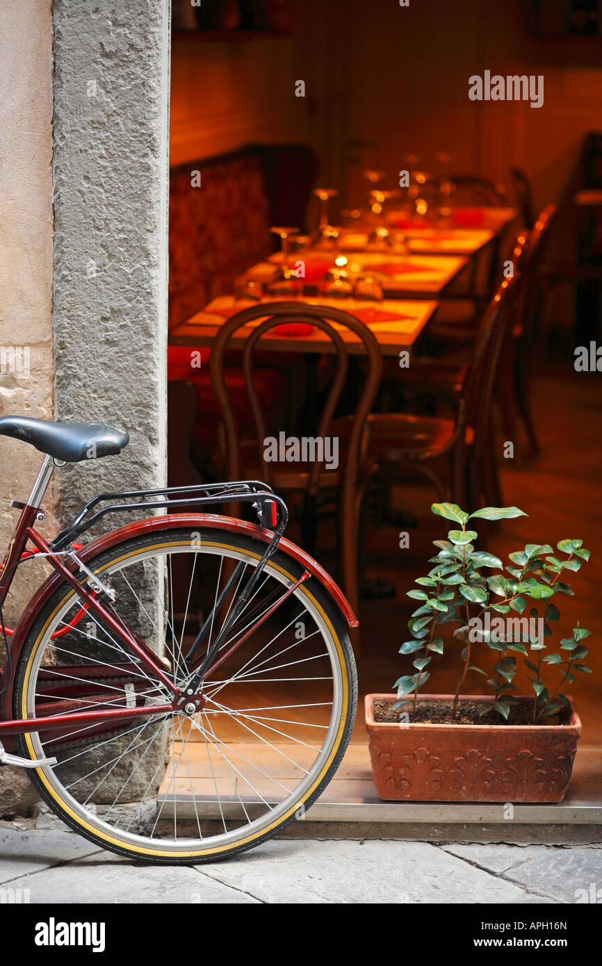 Bicycle parked in front of the restaurant, Lucca, Italy Stock Photo
