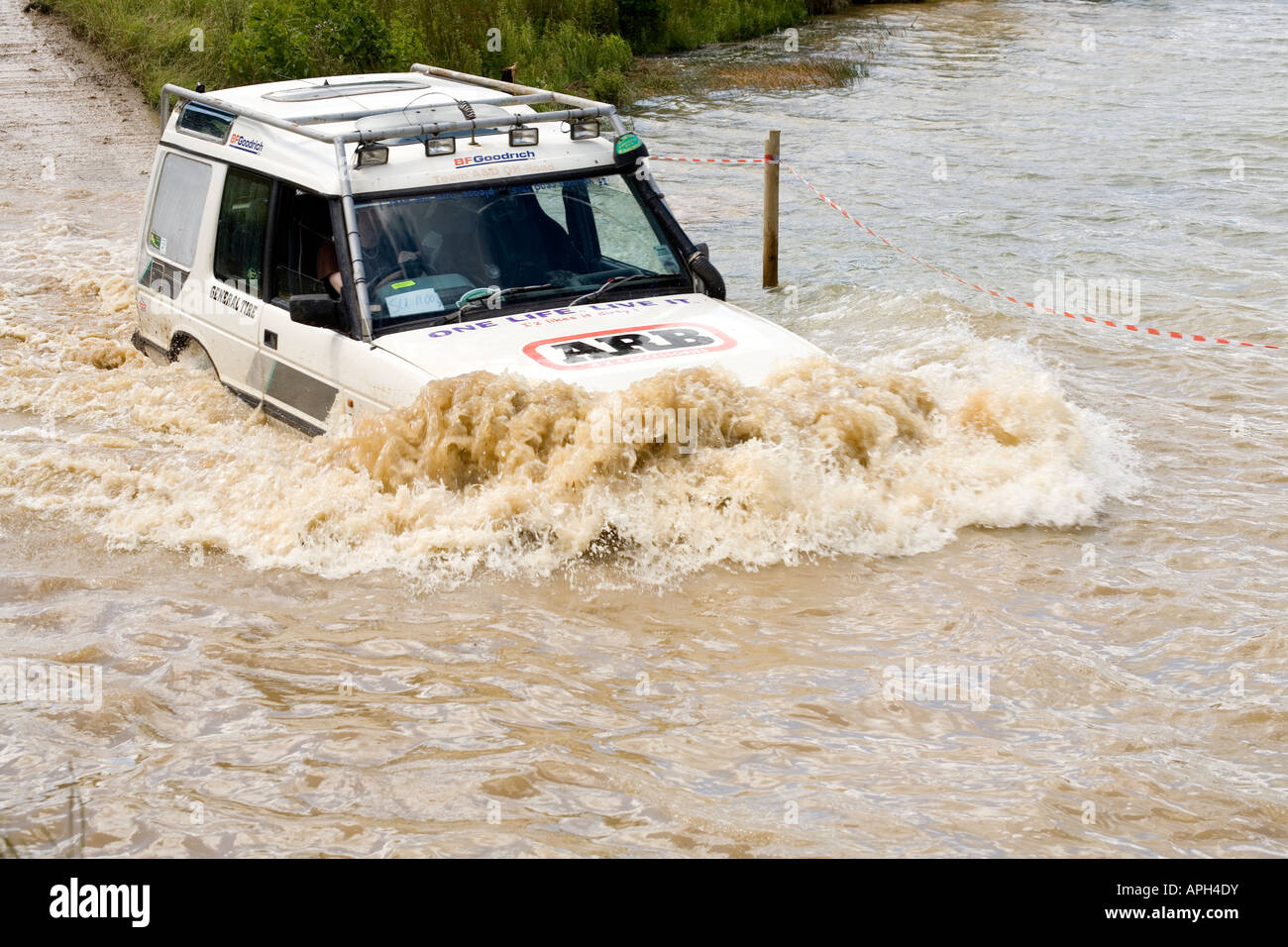 Landrover Discovery fording river Stock Photo - Alamy