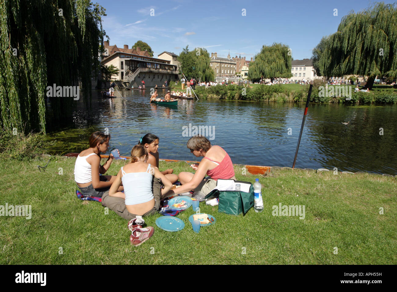 Picnic river hires stock photography and images Alamy