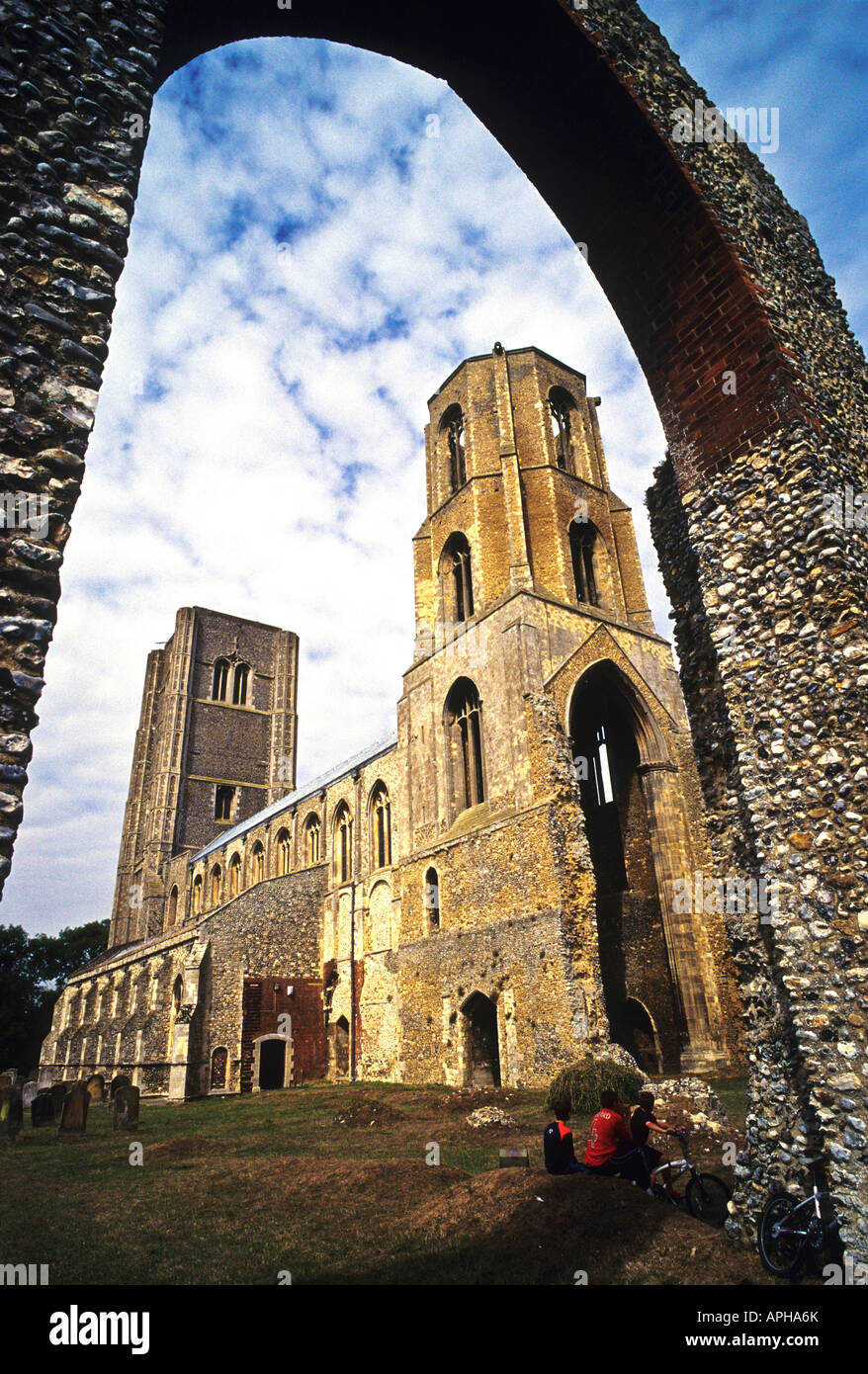 Wymondham Abbey church Norfolk framed by abbey ruins Stock Photo Alamy