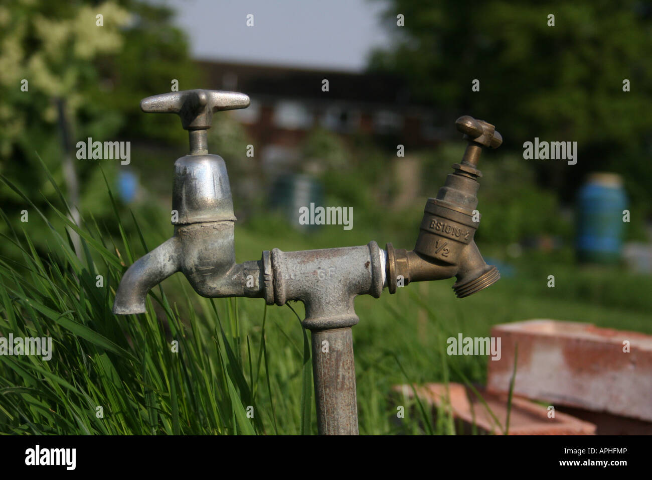 Old outside garden tap hires stock photography and images Alamy