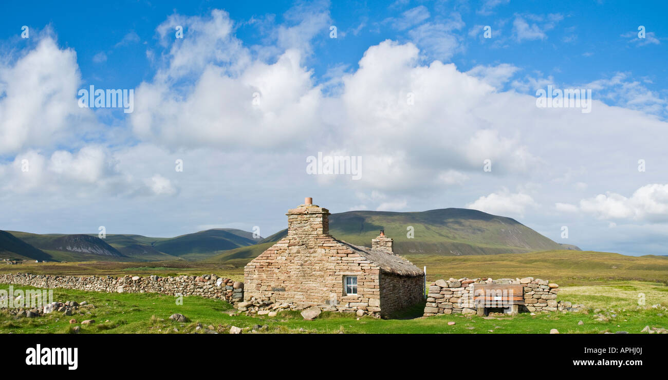 Burnmouth Bothy, a free shelter for travelers at Rackwick Bay, Hoy, Orkney, Scotland Stock Photo