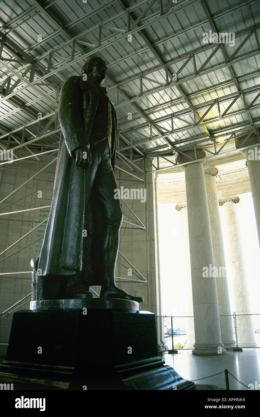 Surrounded by excerpts from his speeches the 19ft high bronze statue of Thomas Jefferson set in the centre of the circular domed structure by John Russell Pope of the Jefferson Memorial in Washington Stock Photo