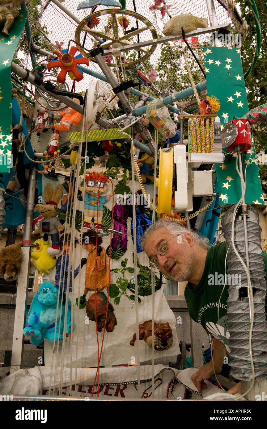 Professor Kaos performing in Trafalgar Square, London, UK Stock Photo