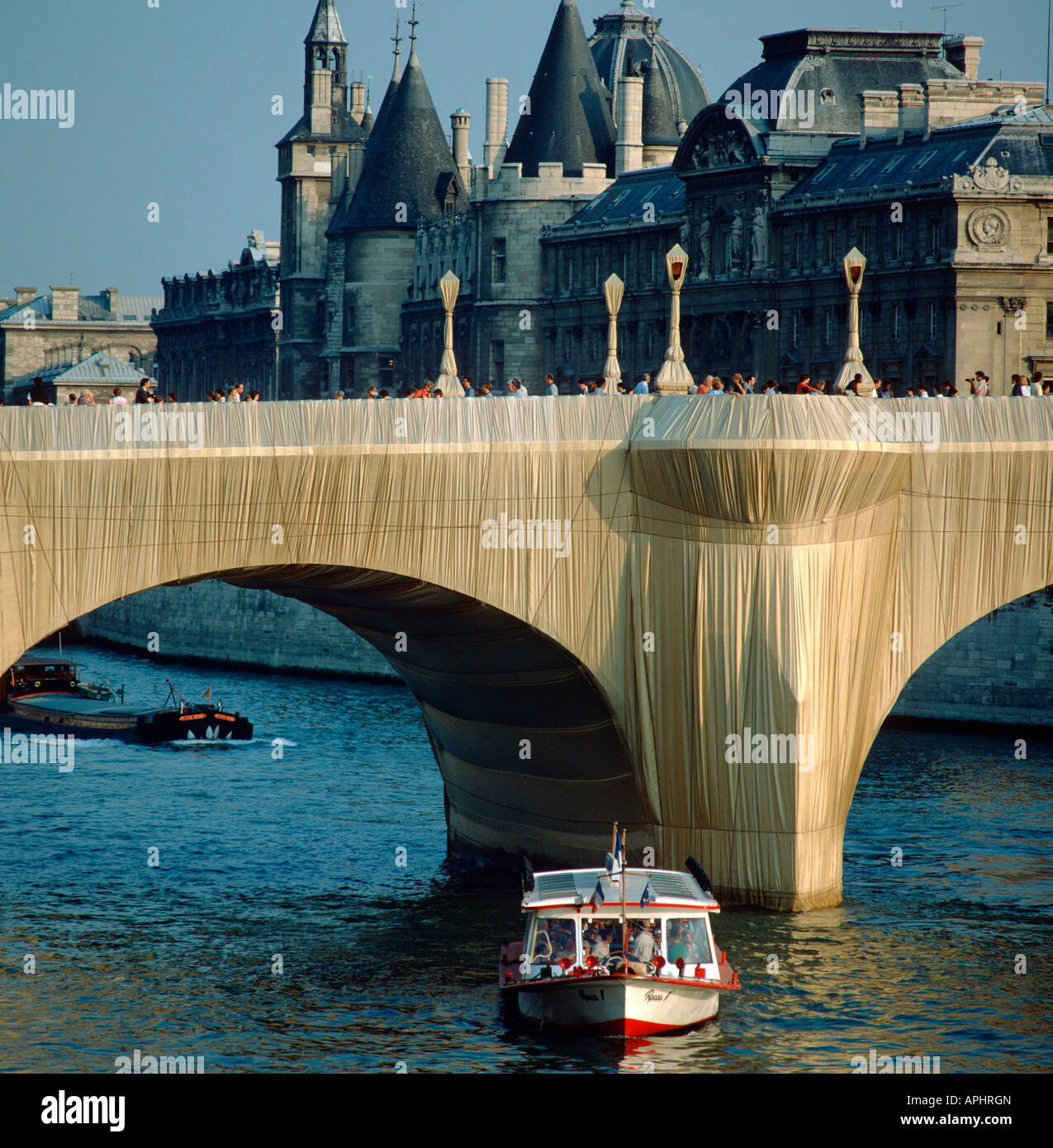 EU FR France Region Ile de France Paris 1 Arrondissement The Pont Neuf covert by Christo and Jean Claude 09 23 1985 Medium Stock Photo