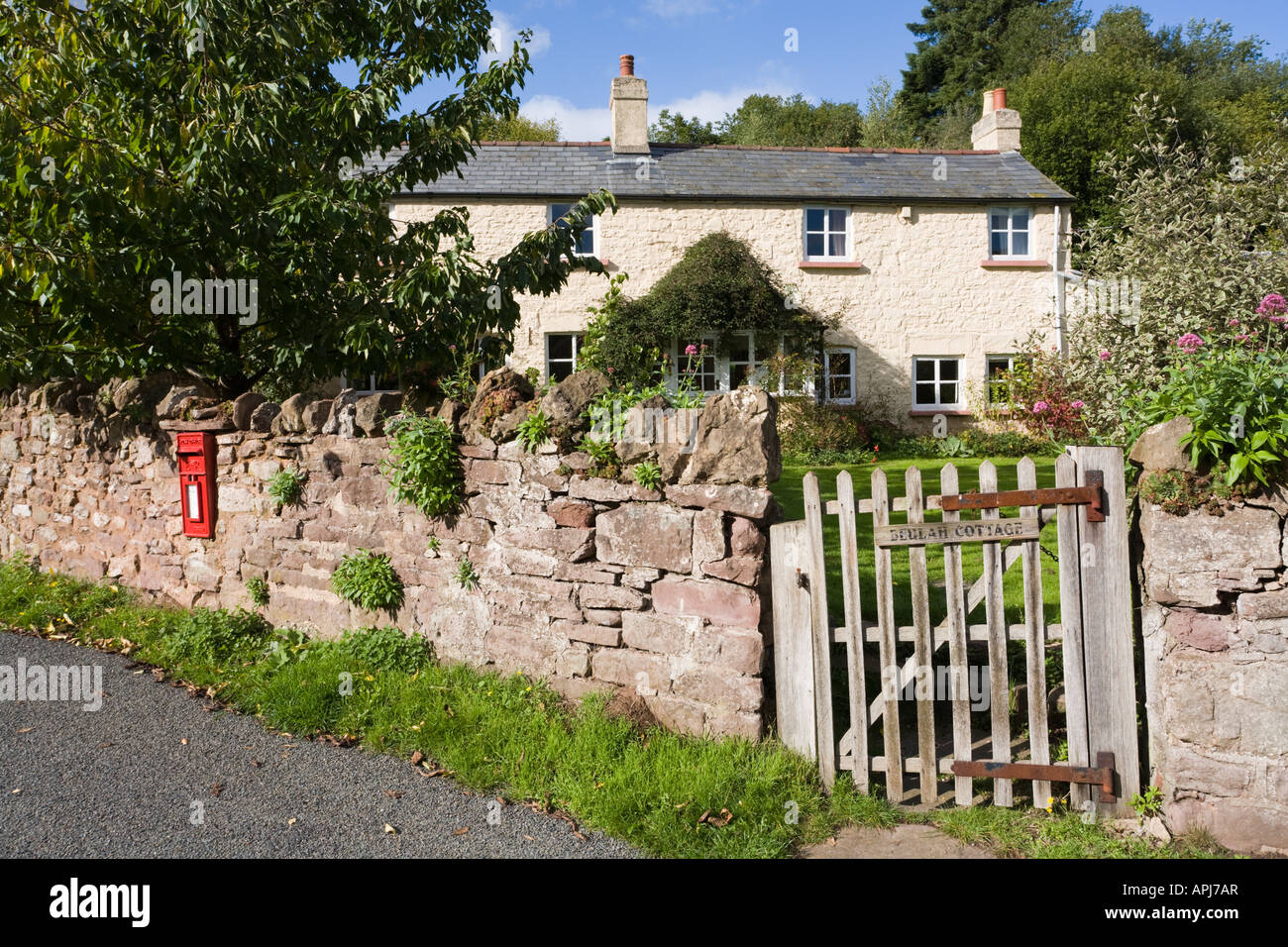 Beulah Cottage in the hamlet of Green Bottom in the Forest of Dean near Cinderford, Gloucestershire Stock Photo