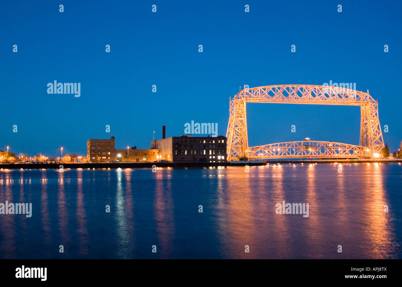 Aerial lift bridge duluth hires stock photography and images Alamy