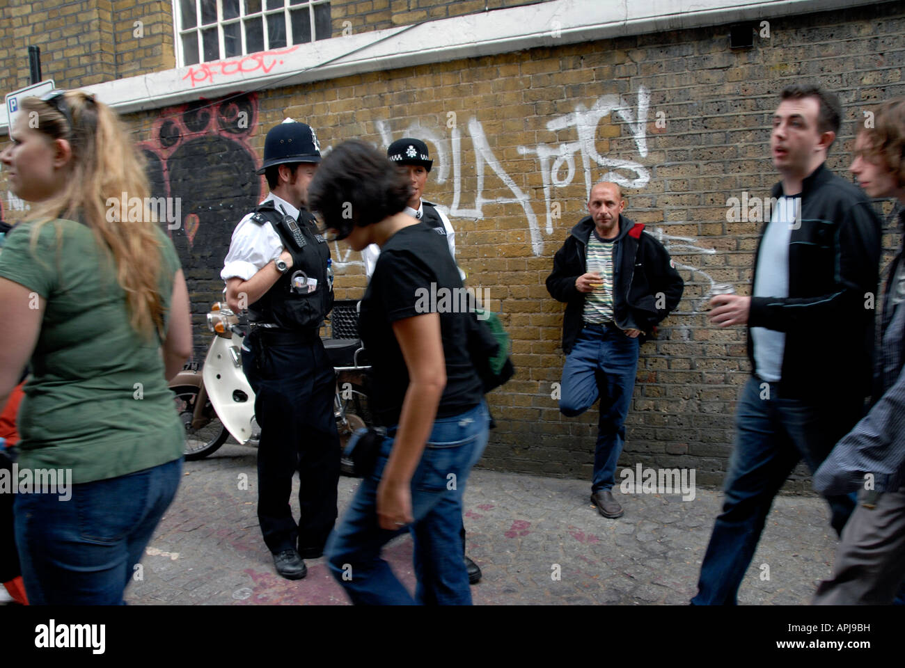 Brick Lane police and youth Stock Photo
