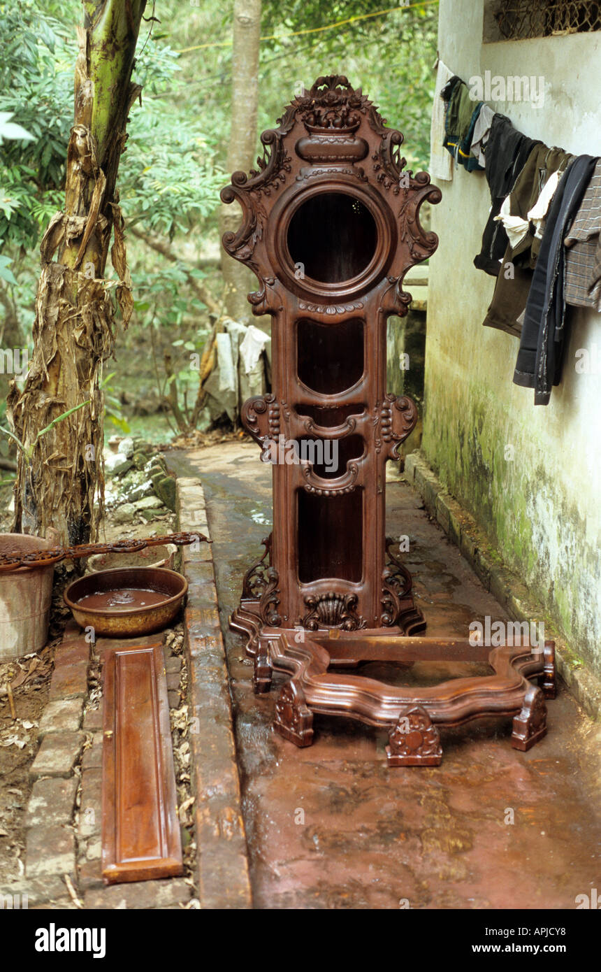 Stained wooden casing for a grandfather clock outside a workshop, Dai Nghiep furniture village, Hanoi, Viet Nam Stock Photo