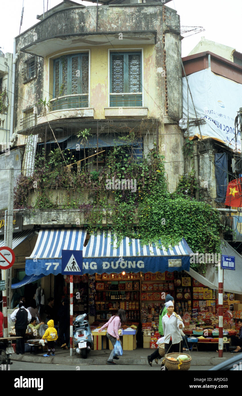 Shophouse on busy corner of Hang Duong and Hang Buom St, Hanoi Old ...