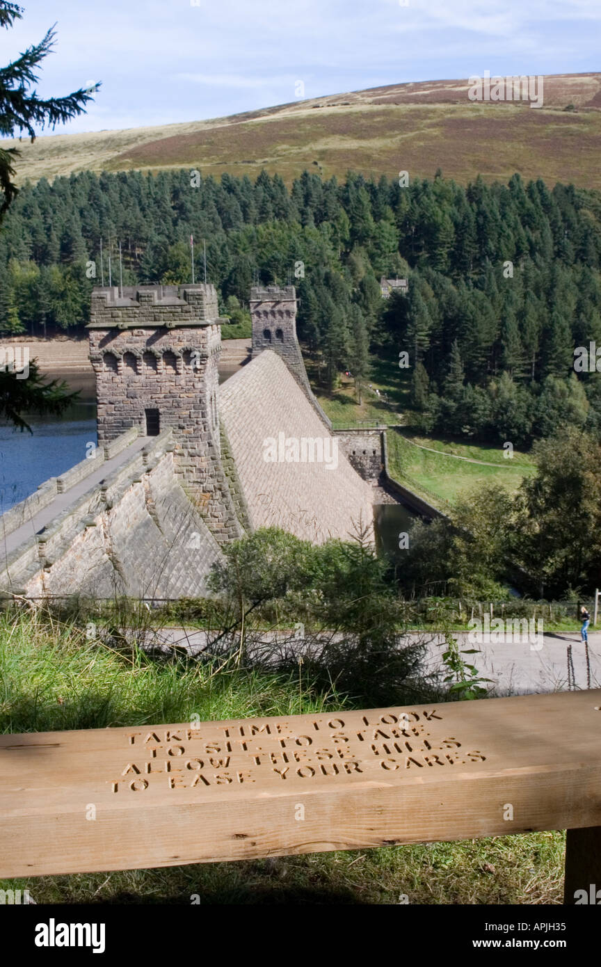 Seat and viewpoint for Derwent Dam, Derbyshire Stock Photo