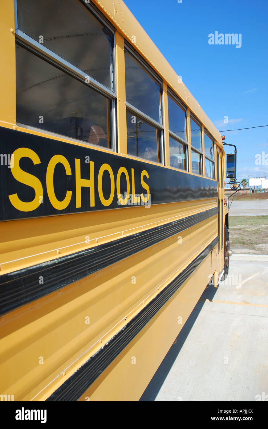 Elementary school bus kids hi-res stock photography and images - Alamy
