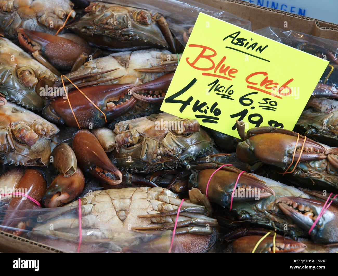 blue crab for sale at market stall Stock Photo - Alamy